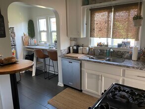 1215 S Ridgeley Dr, Unit 1215 S Ridgeley Dr in Los Angeles, CA - Foto de edificio - Building Photo