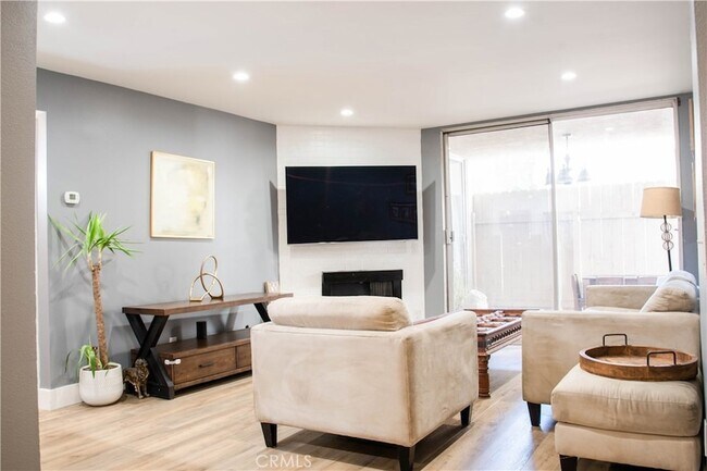 4705 Kester Ave, Unit 106 in Los Angeles, CA - Building Photo - Building Photo