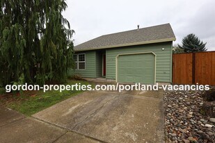 10736 SE Knapp Cir in Portland, OR - Building Photo