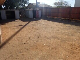 219 W Robertson Rd in Ridgecrest, CA - Building Photo