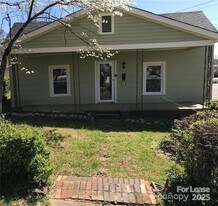 213 W King St in Kings Mountain, NC - Building Photo