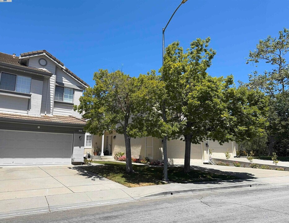 122 Lynx Ct in Fremont, CA - Building Photo