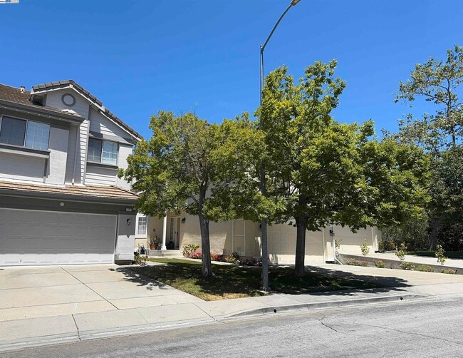 property at 122 Lynx Ct