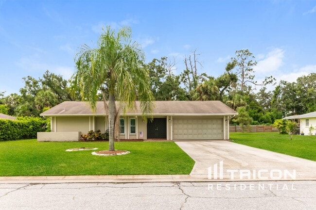 property at 4720 Palm Aire Cir