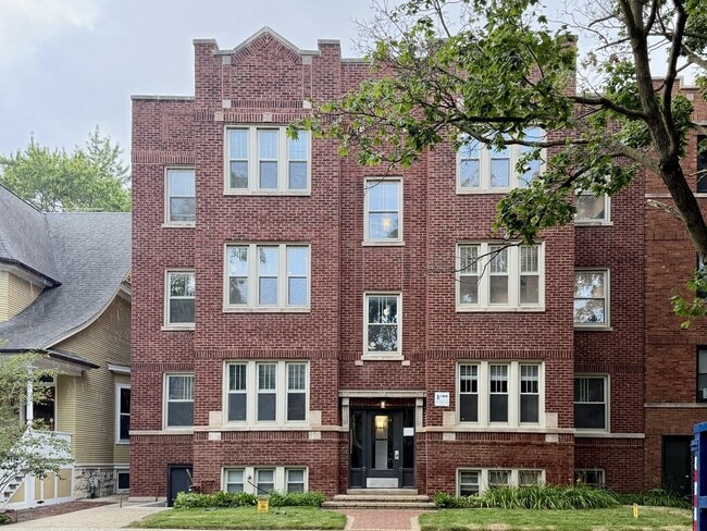 5452 N Paulina St, Unit 3