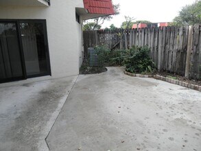 3662 Victoria Dr in West Palm Beach, FL - Building Photo - Building Photo