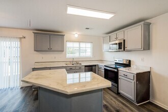 10077 Woodlee Cove in Cordova, TN - Building Photo - Building Photo