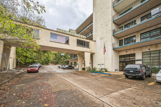 Garland Towers in Hot Springs, AR - Foto de edificio - Building Photo