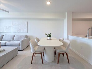 11013 SW 5th St, Unit C2 in Miami, FL - Foto de edificio - Building Photo