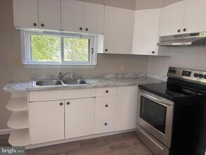 8 Drexel Dr in Pennsville Township, NJ - Building Photo - Building Photo