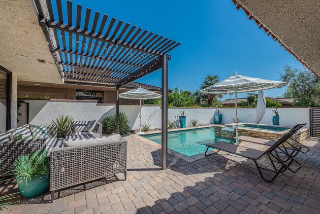 93 Columbia Dr in Rancho Mirage, CA - Building Photo - Building Photo