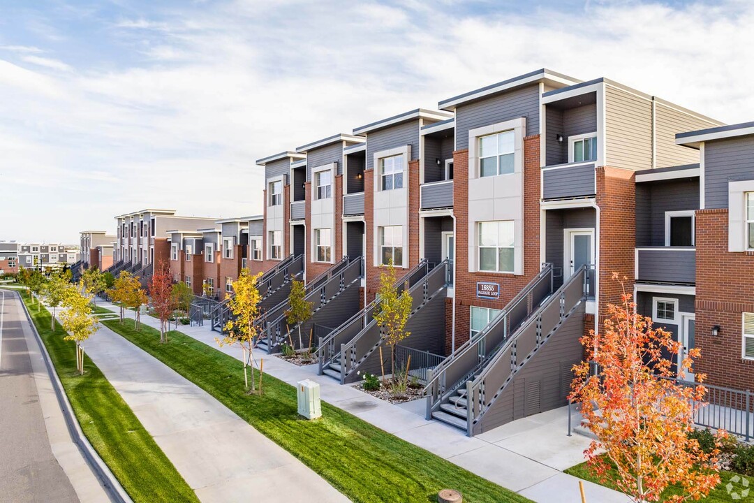 Brownstones at Palisade Park in Broomfield, CO - Building Photo