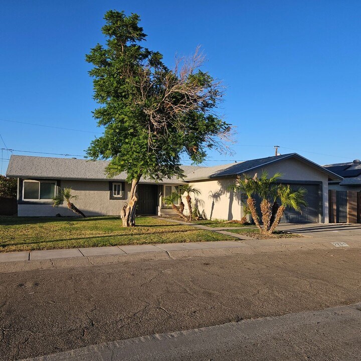 2244 W 18th St in Yuma, AZ - Building Photo