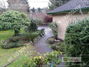 29633 Marine View Dr SW in Federal Way, WA - Building Photo - Building Photo