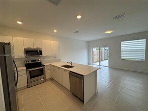 12366 NW 23rd Ct in Miami, FL - Building Photo - Building Photo