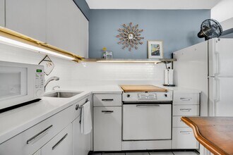 300 N State St, Unit 4303 in Chicago, IL - Foto de edificio - Building Photo