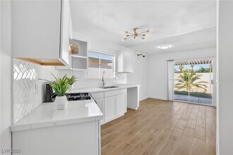 5111 Orinda Ave in Las Vegas, NV - Building Photo - Building Photo