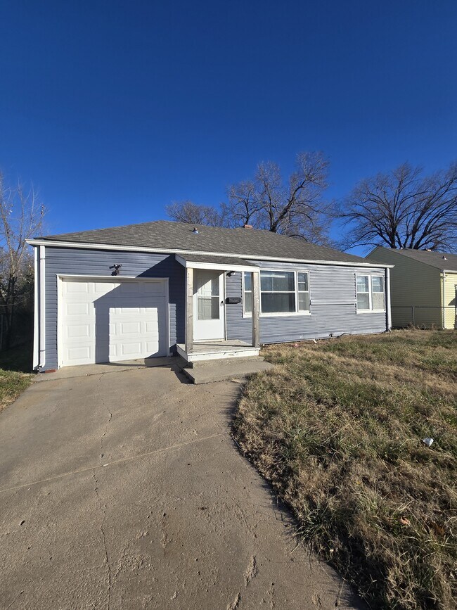 property at 1642 N Erie St