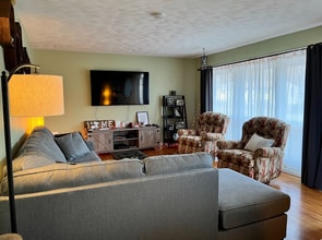 3601 Douglas Dr N in Crystal, MN - Foto de edificio - Building Photo