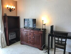 1920 Ala Moana Blvd, Unit 802 in Honolulu, HI - Building Photo - Building Photo
