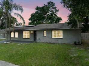 4906 Presidential St in Seffner, FL - Foto de edificio - Building Photo