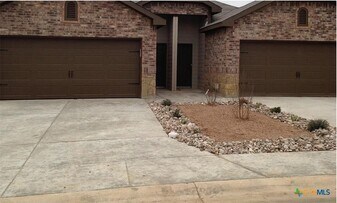1055 Carolyn Cove in New Braunfels, TX - Building Photo