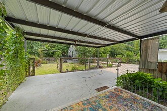 1113 N New Rd in Waco, TX - Foto de edificio - Building Photo