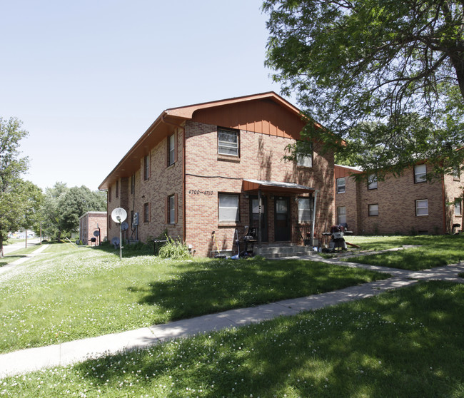 4700-4722 Judson St in Lincoln, NE - Foto de edificio - Building Photo