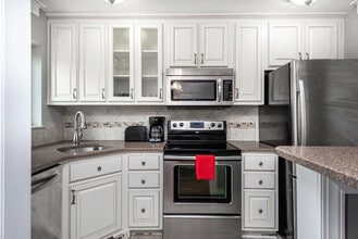 300 W Peachtree St NW in Atlanta, GA - Building Photo - Building Photo