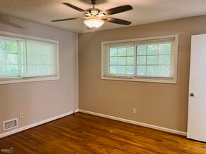 340 Bates Ave in Fayetteville, GA - Foto de edificio - Building Photo