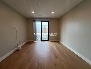 16 Central St, Unit F in Somerville, MA - Building Photo - Building Photo