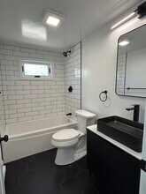 84 O Dr, Unit 2 in Westport, MA - Foto de edificio - Building Photo