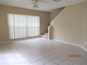 537 Kensington Lake Cir in Brandon, FL - Foto de edificio - Building Photo