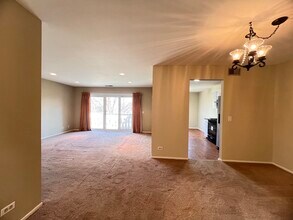 1542 Heather Ct in Wheeling, IL - Building Photo - Building Photo