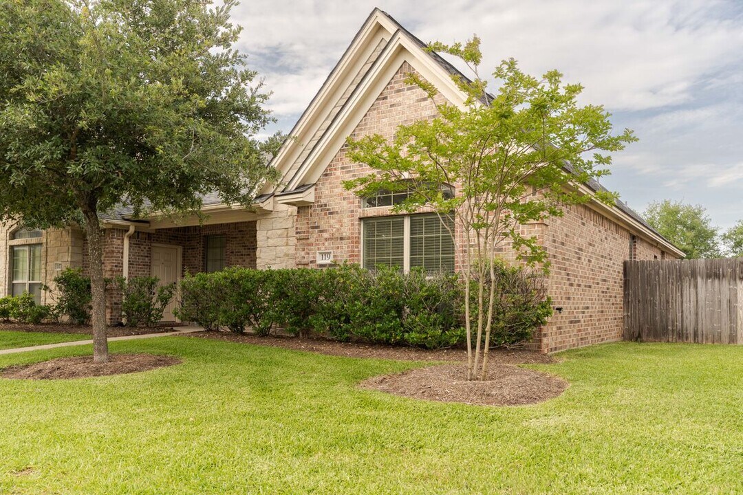 117 Kleine Ln in College Station, TX - Foto de edificio