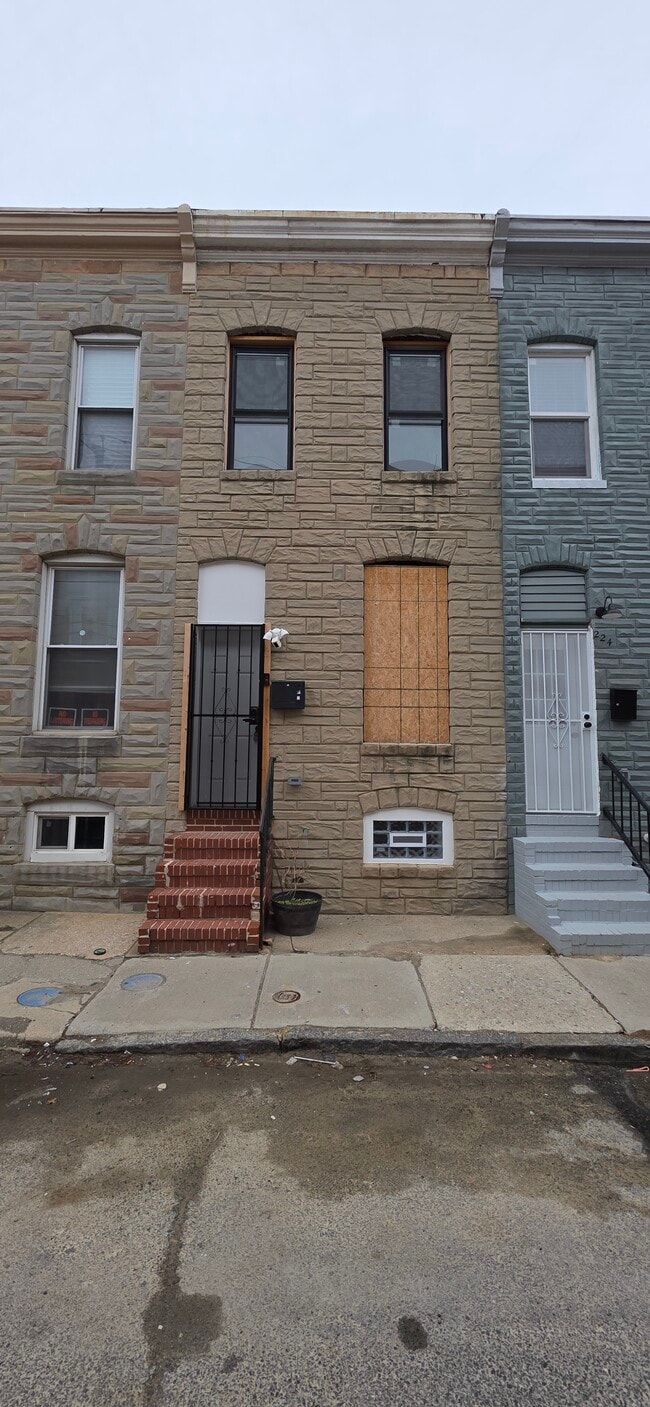 property at 222 N Glover St