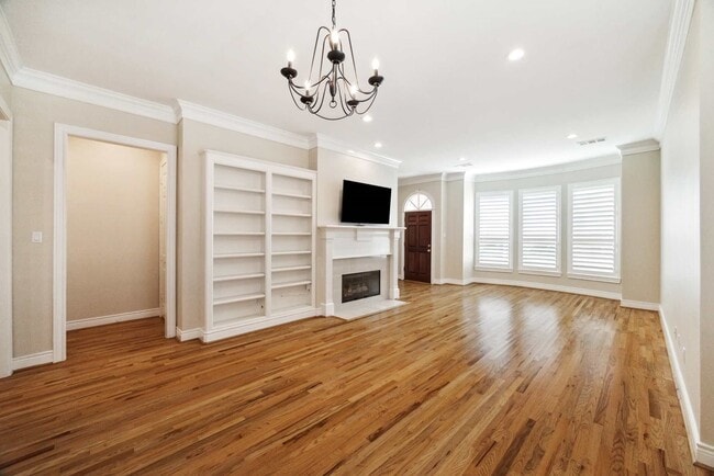 6835 Staffordshire Crescent in Houston, TX - Building Photo - Building Photo