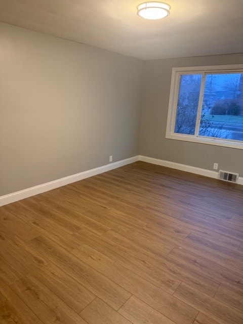 242 Delaware St, Unit Lower in Tonawanda, NY - Foto de edificio - Building Photo