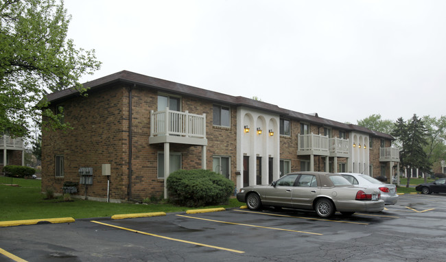 Lavinia Garden Apartments in Affton, MO - Building Photo - Building Photo