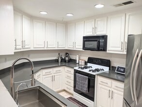 464 Tower Hill Ave in San Jose, CA - Building Photo - Building Photo