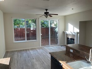 1360 Tiffany Dr in Brentwood, CA - Building Photo - Building Photo