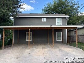 1522 S Elmendorf St in San Antonio, TX - Building Photo