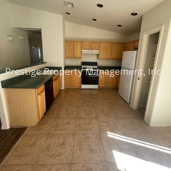 8786 S Desert Valley Way in Tucson, AZ - Building Photo - Building Photo