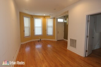 3025 N Oakley Ave, Unit M04B in Chicago, IL - Building Photo - Building Photo