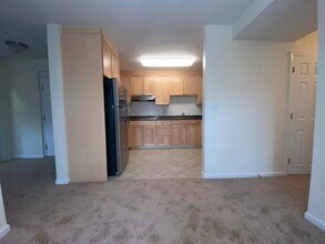 24 Waterfall Dr, Unit 00 in Canton, MA - Foto de edificio - Building Photo