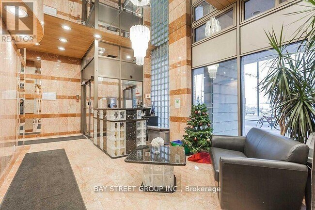 250 Queens Quay W in Toronto, ON - Building Photo - Building Photo