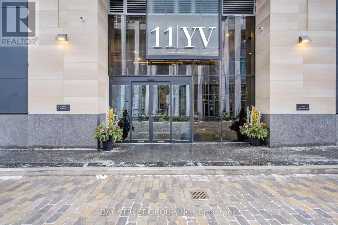 11-1011 Yorkville Ave in Toronto, ON - Building Photo