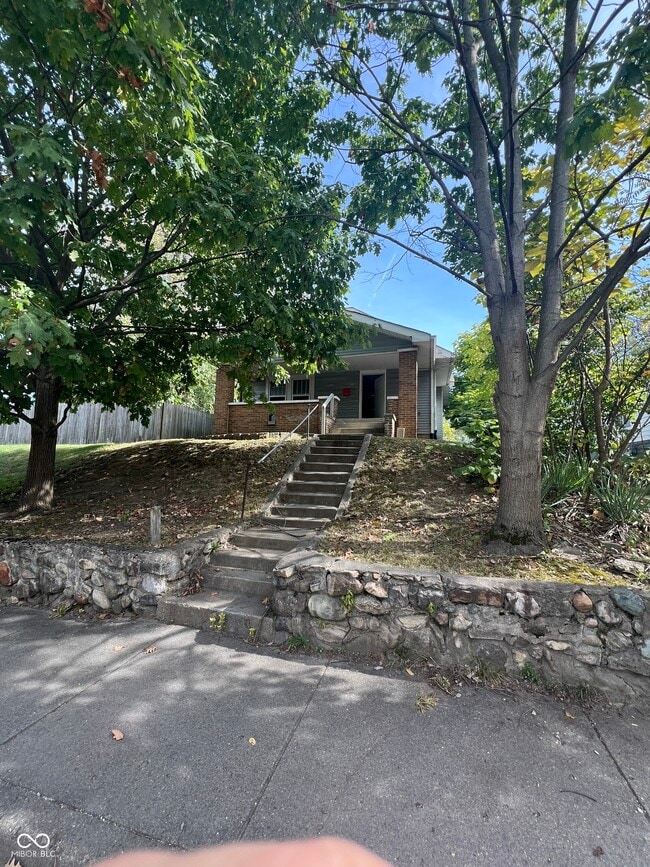 property at 1341 N Parker Ave
