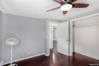 1035 Wyman Dr in Waterford Township, MI - Foto de edificio - Building Photo