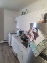 232 Elm St, Unit Apt 2 in Holyoke, MA - Building Photo - Building Photo